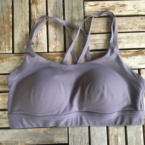 Under Armour Sports Bra in Pastel Purple - S/M